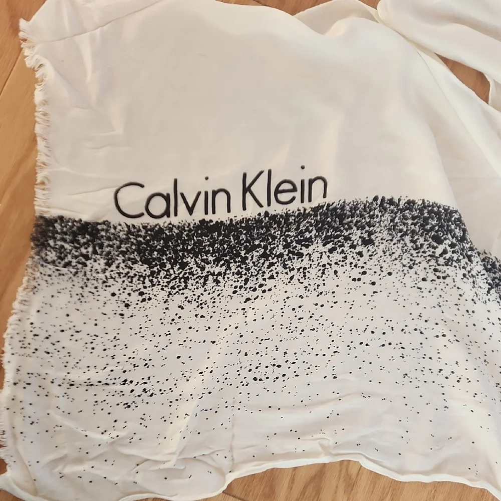 Calvin Klein Monochrome Women's Scarf Cream And Black